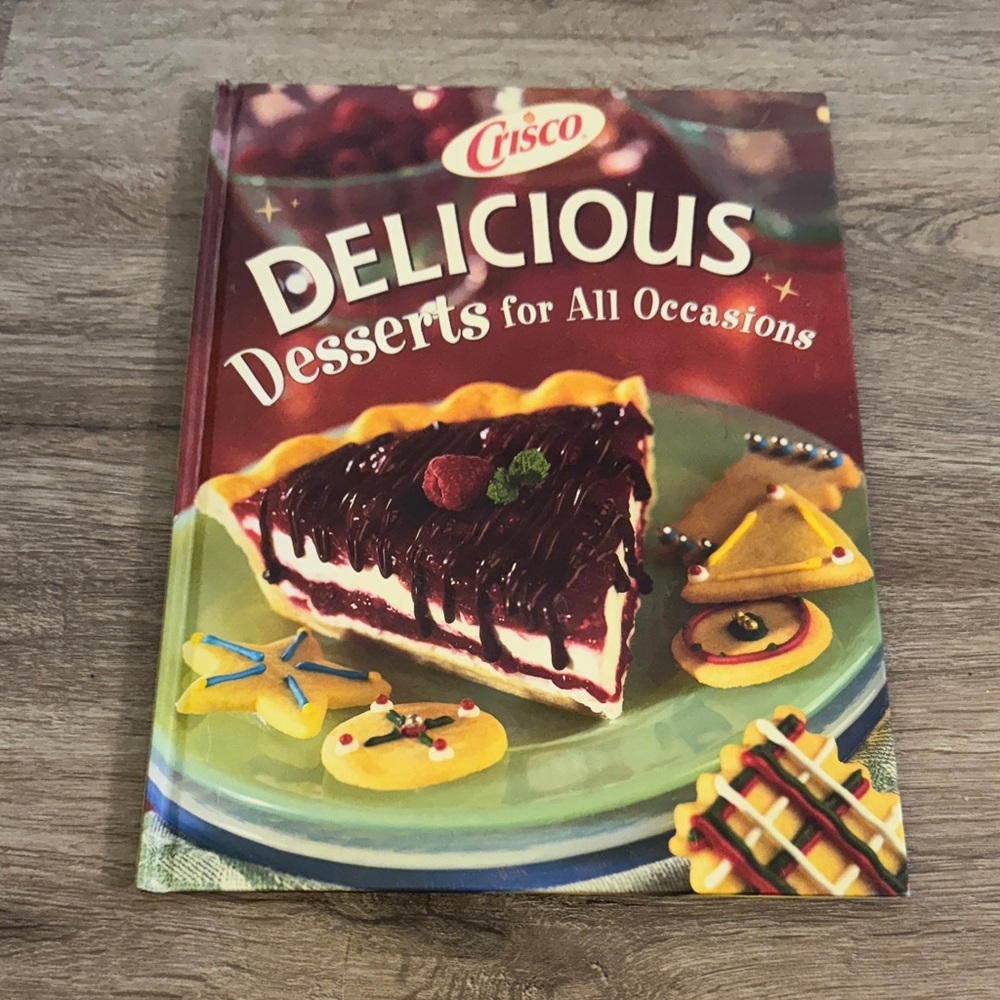 Vintage 2003 Crisco Cookbook with Red and Green Highlights